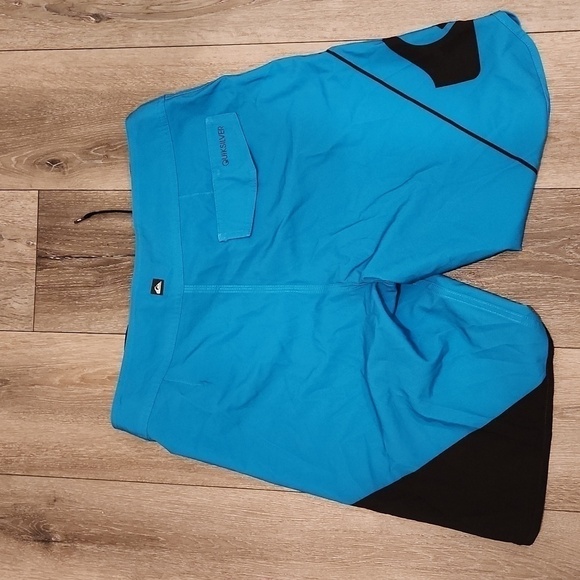 Quicksilver Shorts - Picture 5 of 6